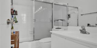 905 Brickell Bay Dr 1121 Gallery 10