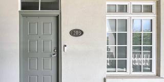 2064 HERSCHEL Street Gallery 3