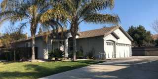 GREAT SINGLE STORY HOUSE AND RARE 9800 SQUARE FOOT PRIVATE LOT! Gallery 1