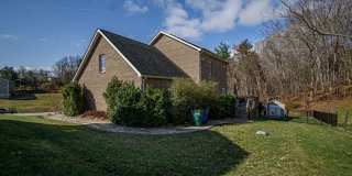 Spacious Home with Hot Tub, Fenced Yard and Solar Power Gallery 5