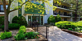 Available now - Top-Floor Living with Style and Convenience in Minnetonka! Gallery 1