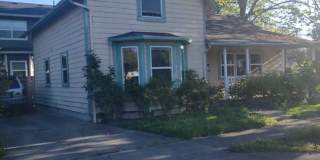 Cute 4/BD-2 Bath Home Off Pioneer Parkway Gallery 4