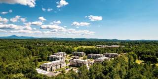 A Flexible Floor Plan That Adapts to You - One Bedroom with Den Apartment Gallery 1