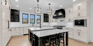 2017 5th Avenue Gallery 9