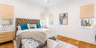 Gorgeous 3 bed 3.5 bathroom home available month to month in the highly desired city of Corona Del Mar. Gallery 34
