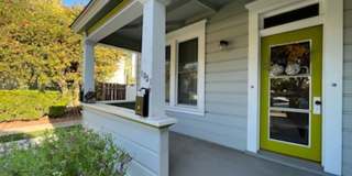 Adorable Unit Downtown - Duplex Gallery 1