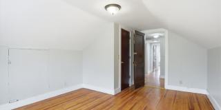 162 Winspear Avenue Gallery 9