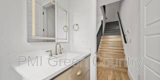 118 East Elgin Street Gallery 17