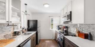 3BD, 1BA Edgewater Home with Lard Back Yard and 2-Car Garage Gallery 7