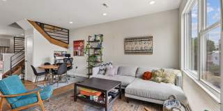 Gorgeous Upper Level 2BR/2.5BTH Condo with Rooftop Deck and Reserved Parking! Gallery 1