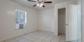 4 bed 2 bath house, Walk to Stadium!! Available July 2026 Gallery 30