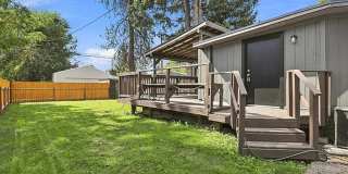 4-bedroom, 1 bath Beautifully Updated Single Family Home Available Now! - Northwest Francis Gallery 1
