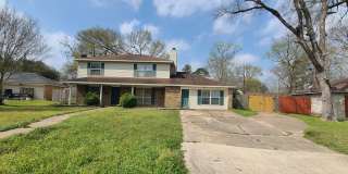 4 Bed 3 Bath House in Forest Hills Gallery 1