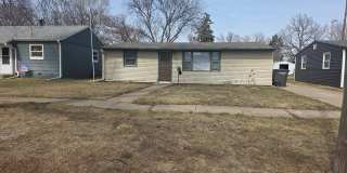 2 Bedroom Home with Fenced in Yard & Garage Gallery 1
