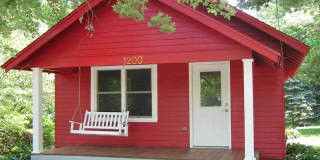 2 Bed, 1.5 Bath House - "The Tailgate" Gallery 3