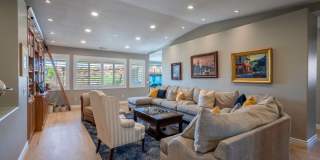 Beautiful 5 Bedroom Home- One Level and Private Pool Gallery 3