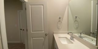Room in 4 Bedroom Townhome at Memorial Pkwy Room in 4 Bedroom Townhome at Memorial Pkwy Gallery 14