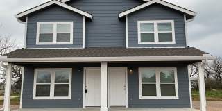 **COMING SOON** Beautiful 2 Bedroom/ 1.5 Bath Duplex in Kingsland, TX. Gallery 1