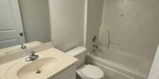 4 Bedroom Downtown Beauty! Gallery 9
