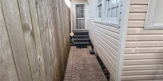 212 GRENADINE Street Gallery 15
