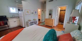 226 NE 1st Avenue unit: Key Lime Suite Gallery 10