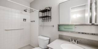 Updated 2BD Townhome | Private Patio | Community Amen Gallery 16
