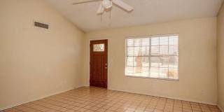 1208 E Wickieup Lane Gallery 5