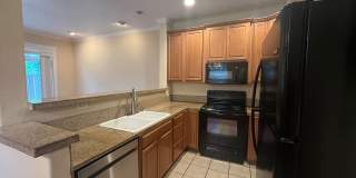 Fully refurbished duplex in excellent location - new carpet, fresh paint, etc. Gallery 6