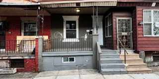 Updated 3 Bedroom 1.5 Bath Townhome w/ Paved Yard + Washer & Dryer Gallery 4