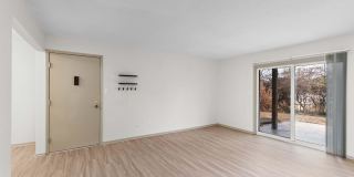 Oval Spring Apartments Gallery 35