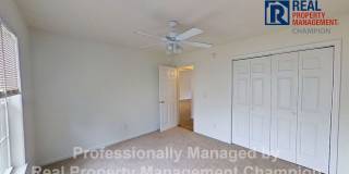 Upper Level Condo in Holton Place w/Community Pool Gallery 16