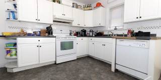 hige 4 bed split in allston Gallery 3