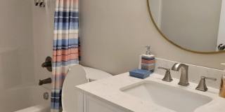 1004 Pine Street Gallery 12