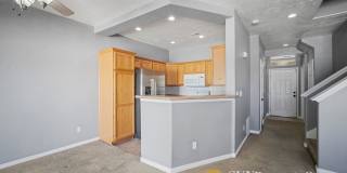 Beautiful Townhome in Excellent West Valley Area Gallery 4