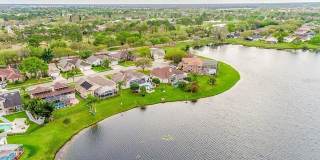 Captivating 4 Bedroom, 2 bath Pool/Lake home Gallery 5