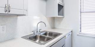 Beautifully Renovated 2bed/2bath Flat Gallery 10