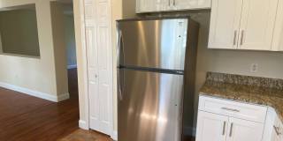 Adorable 3 bedroom / 2.5 bath town home with newly remodeled kitchen! Gallery 7