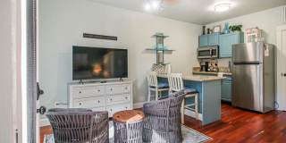 Parkside Suite: Fully Furnished Modern Studio in the Heart of Jacksonville $300 Utility Fee Gallery 18