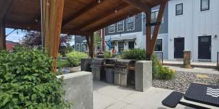 Beautiful 2 bed 1.5 bath townhome Gallery 4