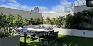 987 Queen Street Gallery 11