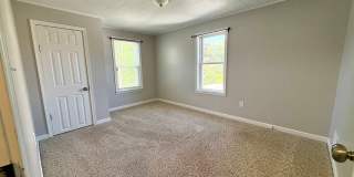 4 Bedroom 2 Bathroom in Harrisburg! Gallery 33