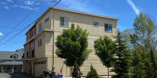 4 Bed/3 Bath Townhome in NW Bend - Newport Ave Gallery 1