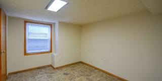 207 E 14th St - 5Bed/2Bath - Remodeled Basement! Gallery 11