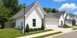 Custom Home Off Tiger Bend|Great Location Gallery 22