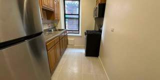 1005 Walton Avenue Gallery 1