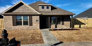 Modern 3‑Bed, 2‑Bath Home with Fenced Yard Gallery 1