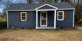 Newly Renovated 2 Bedroom / 1 Bathroom Home Available Now! Gallery 1