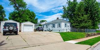 2 Bedroom / 1 Bath Duplex with Garage in Askarben! Gallery 17