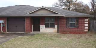 3 Bedroom Duplex for Rent in Lindale! Tour Today! Gallery 1
