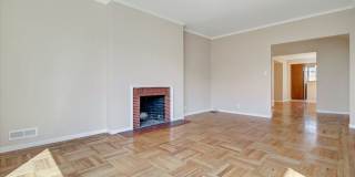 Spacious Westlake Home Gallery 12